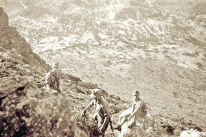 ΦΩΤΟΗΜΕΡΑΣ: 1943. Κρήτη. Γερμανική περίπολος σε αναζήτηση ανταρτών στα ορεινά του νησιού (πηγή WWII).