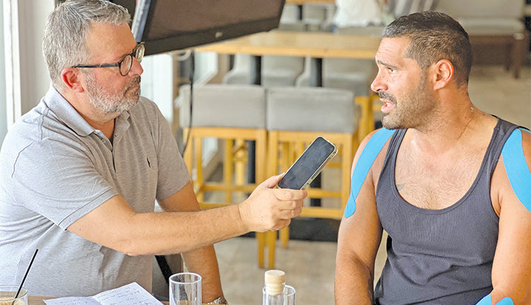 Ο Χαράλαμπος Ταϊγανίδης κολύμβησε από τη Σούδα έως τη Σητεία κάτι που δεν έχει καταφέρει ποτέ κανείς να πραγματοποιήσει