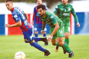 Ο Λάζαρος Γελαδάρης σε μια προσπάθειά του απο το χθεσινό ματς