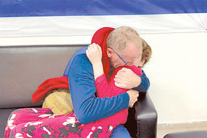 Έμοιαζε με θαύμα - Η 9χρονη Έμιλι ήταν ζωντανή!