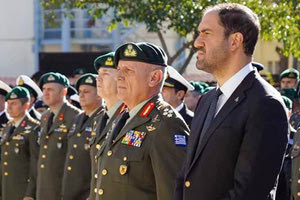 Στα εγκαίνια του νέου στρατηγείου της Διοίκησης Ειδικού Πολέμου παρευρέθηκε χθες ο αρχηγός ΓΕΕΘΑ Στρατηγός Κωνσταντίνος Φλώρος