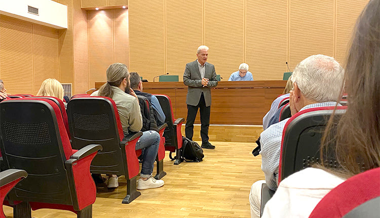 Ο κ. Καλοκαιρινός υποστήριξε ότι είναι χρέος της απερχόμενης δημοτικής αρχής να ψηφίσει τον προϋπολογισμό