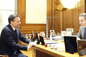 Σε καλό κλίμα έγινε η συνάντηση που είχε ο πρωθυπουργός, Κυριάκος Μητσοτάκης, με τον νεοεκλεγέντα δήμαρχο Αθηναίων, Χάρη Δούκα, στο Μέγαρο Μαξίμου.