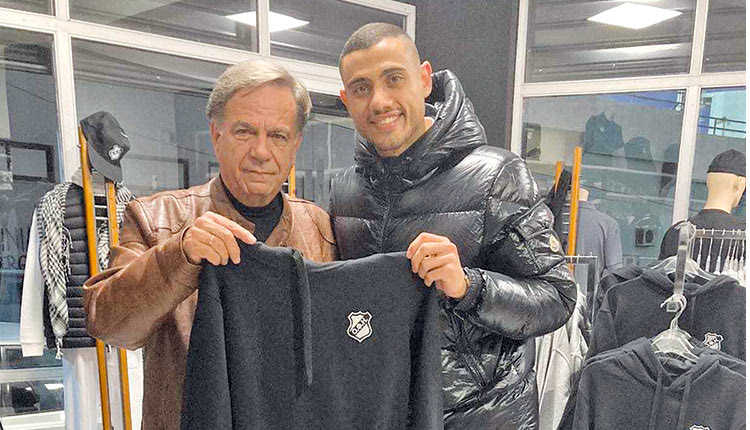 Τη μπουτίκ του Ερασιτέχνη ΟΦΗ επισκέφθηκε ο Γ. Γιακουμάκης