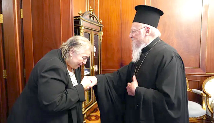 Η υφυπουργός Παπαδοπούλου στην πρόσφατη συνάντηση με τον Πατριάρχη