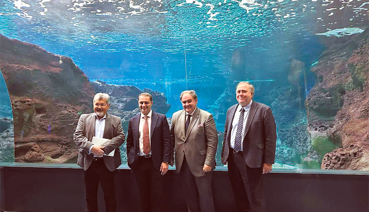 Διοικητικά και οικονομικά ζητήματα, αλλά και η διευθέτηση λειτουργικών προβλημάτων που αντιμετωπίζουν τα ερευνητικά κέντρα κυριάρχησαν στην 158η Συνεδρίαση της Συνόδου Προέδρων Ερευνητικών Κέντρων που πραγματοποιήθηκε στις εγκαταστάσεις του ΕΛ.ΚΕ.Θ.Ε.
 Στη συνάντηση που πραγματοποιήθηκε με την παρουσία των προέδρων όλων των Ερευνητικών Κέντρων της χώρας, παρέστη ο υφυπουργός Ανάπτυξης και βουλευτής Ν. Ηρακλείου, Μάξιμος Σενετάκης. Ο κ. Σενετάκης συμμετείχε στην συνεδρίαση της Συνόδου και με μεγάλη προσοχή άκουσε όλα τα αιτήματα που του διατυπώθηκαν. Ακόμη, τόνισε ότι το Υπουργείο Ανάπτυξης, έχει θέσει ως προτεραιότητα την ενίσχυση της έρευνας στην χώρα, με περισσότερες κρατικές δαπάνες, με καλύτερες και πιο λειτουργικές υποδομές και με περισσότερους ερευνητές.
 «Στόχος μας είναι», όπως ανέφερε, «να διαμορφώσουμε τις κατάλληλες προϋποθέσεις και ένα καλύτερο περιβάλλον, ώστε να διευκολύνουμε τους ερευνητές προκειμένου να αφοσιωθούν αποκλειστικά στο έργο τους και να προσελκύσουμε το ερευνητικό προσωπικό της διασποράς».

