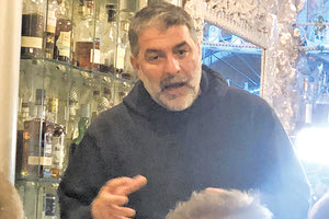 Ο Βασίλης Μπισμπίκης