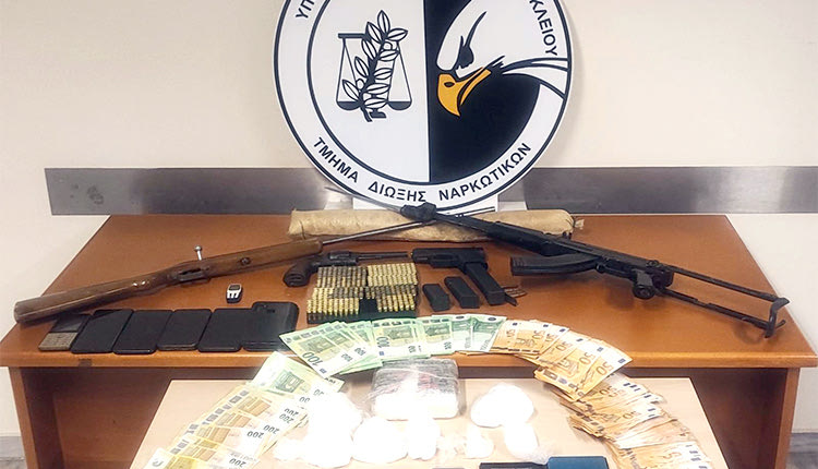 Τα όπλα και τα ναρκωτικά τα βρήκαν οι Αρχές