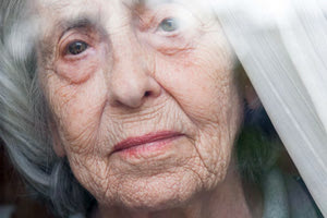 Η ΑΘΕΑΤΗ ΑΠΕΙΛΗ ΓΙΑ ΤΗΝ ΥΓΕΙΑ ΤΩΝ ΚΡΗΤΙΚΩΝ «Μόλις κλείσω την πόρτα, νιώθω μεγάλη μοναξιά»