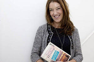 ΤΙ ΛΕΕΙ Η ΔΙΑΣΗΜΗ ΑΓΓΛΙΔΑ ΣΥΓΓΡΑΦΕΑΣ “Σοκαριστικό, μεγάλο λάθος του Σούνακ”