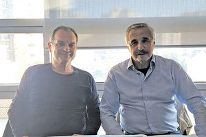 Όπως αποκαλύπτει ο δημοσιογράφος Μάκης Προβατάς «Πλησιάζει ένα βιβλίο με την βαθιά γνώση του Γιάννη Μανιάτη γύρω από το ενεργειακό, την κλιματική κρίση, τη γεωτρατηγική» . Άντε να δούμε!