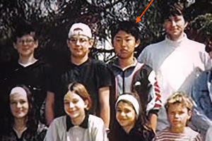 Μπορεί σήμερα να είναι ένας στυγνός δικτάτορας, μιας εξαιρετικά μυστικοπαθούς χώρας, αλλά στη διαμόρφωση του σημερινού χαρακτήρα του Κιμ Γιονγκ Ουν έπαιξαν σημαντικό ρόλο τα χρόνια που έζησε ως μαθητής στην Ευρώπη και συγκεκριμένα στην Ελβετία.