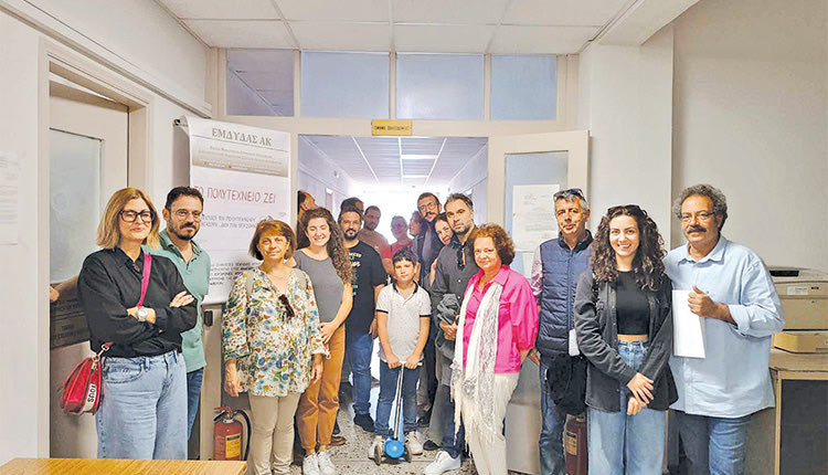 Στιγμιότυπο από την κινητοποίηση των μηχανικών του Δημοσίου στον Άγιο Νικόλαο