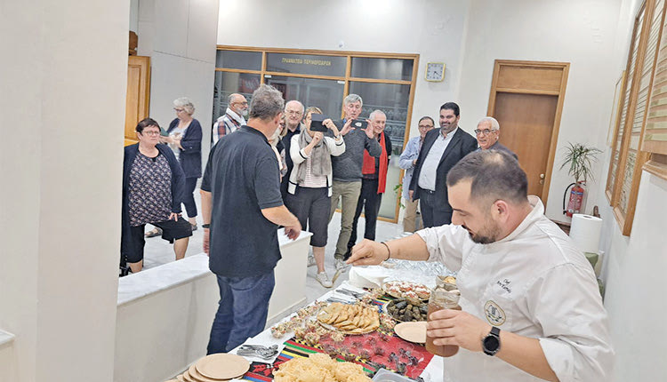 Τις κρητικές νοστιμιές 
γεύτηκαν 
οι Γάλλοι 
επισκέπτες