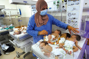 ΤΑ ΜΕΤΕΦΕΡΑΝ ΕΚΤΟΣ ΑΛ ΣΙΦΑ Αγωνιώδεις προσπάθειες να σωθούν τα πρόωρα νεογνά