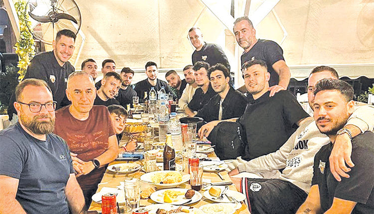 Μακριά από την Κρήτη, η Αναγέννηση δεν είναι μόνη της. Έχει ανθρώπους που τη στηρίζουν, τη βοηθάνε και στέκονται στο πλευρό της, ανεξαρτήτως αποτελέσματος.