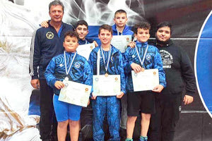 Οι αθλητές του ΠΑΛ.ΕΥ.Ε. με τον προπονητή τους κ. Δεσκουλίδη