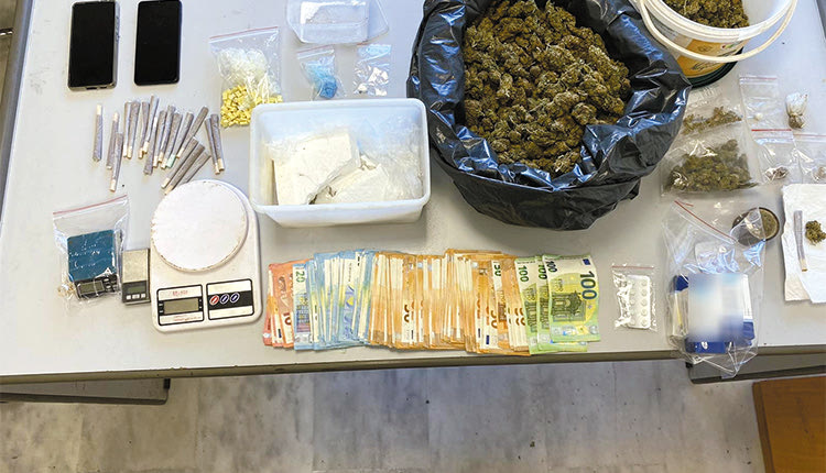 Τέσσερα ακόμα άτομα συνελήφθησαν για τα ναρκωτικά που βρέθηκαν