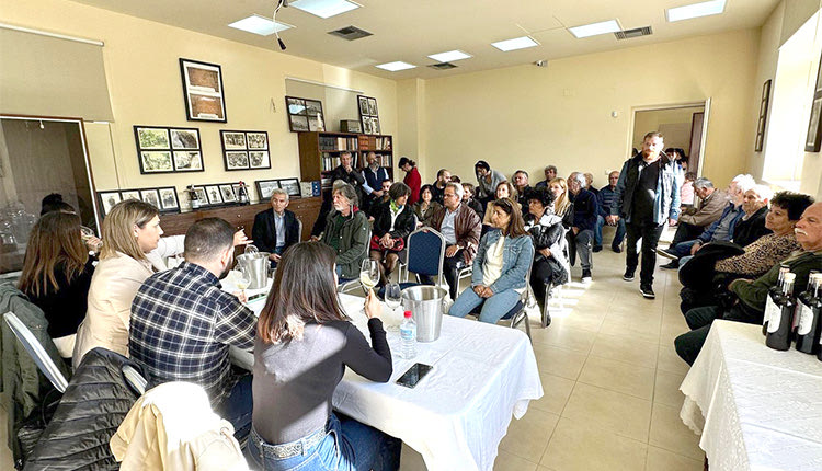 Διαγωνισμός κρασιού στη Μονή