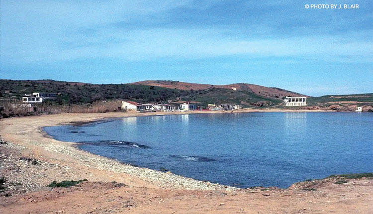 Χάνεται η παραλία της Αγ. Πελαγίας 