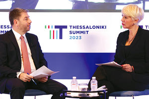  «Δεν πανηγυρίζουμε με τις δημοσκοπήσεις. Συνεχίζουμε με συνέπεια, χαμηλούς τόνους και σκληρή δουλειά, μέσα και έξω από τη Βουλή, για να υπάρχει πραγματικός προοδευτικός αντίπαλος απέναντι στη Νέα Δημοκρατία» σημείωσε ο πρόεδρος του ΠΑΣΟΚ-ΚΙΝΑΛ Νίκος Ανδρουλάκης κατά τη διάρκεια του Thessaloniki Summit 2023.