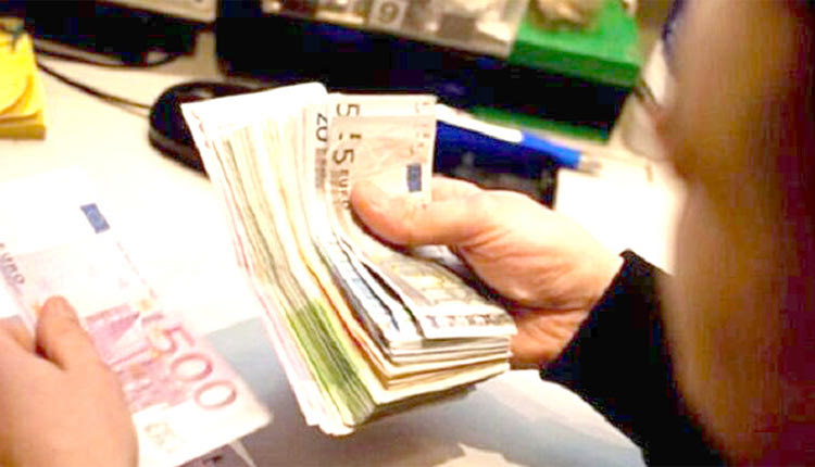 ΤΟΚΟΓΛΥΦΙΑ Τους έβαζαν να πάρουν τραπεζικά δάνεια για να τους ξεπληρώσουν