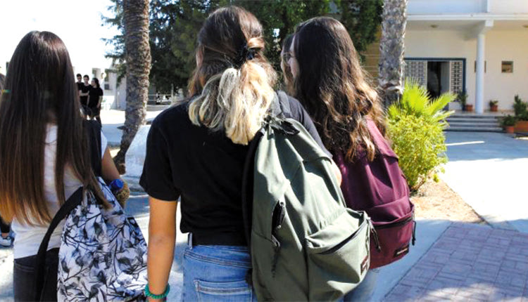 Παραπέμπεται σε δίκη ο 42χρονος καθηγητής που καταγγέλλεται από ανήλικες μαθήτριές του 