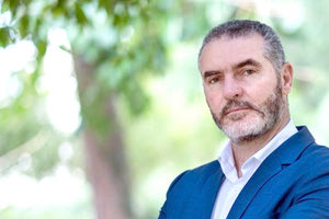 Τους χειρισμούς της κυβέρνησης αναφορικά με τις καθυστερήσεις της ενίσχυσης «Αμάλθεια» καυτηριάζει ο Μανώλης Χνάρης