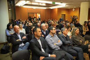 Ο Χαρίτσης πρόεδρος της Κοινοβουλευτικής Ομάδας των 11 – Δεν ανακοινώθηκε όνομα