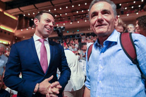 Πήρε πίσω το δημοψήφισμα, ζητάει την έδρα του Τσακαλώτου!