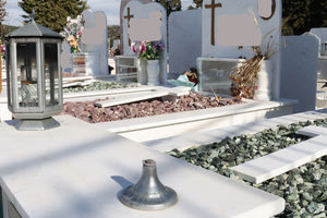 Απίστευτες σκηνές στο κοιμητήριο των Αρχανών μεταξύ μελών της ίδιας οικογένειας