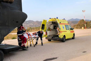 Σωτήρια αεροδιακομιδή από την Σαντορίνη στο ΠΑΓΝΗ για δυο νεογέννητα αγοράκια