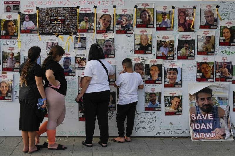 Ελεύθεροι μετά από 49 ημέρες ομηρείας 13 Ισραηλινοί, 10 Ταϊλανδοί και ένας Φιλιππινέζος που κρατούνταν από τη Χαμάς