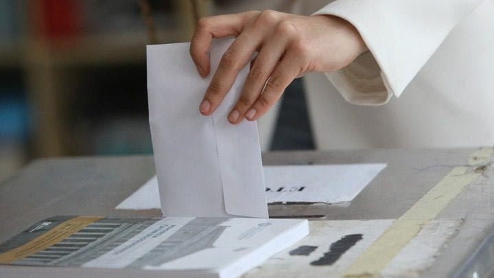 Δημοσκόπηση Opinion Poll: Δεύτερο το ΠΑΣΟΚ μετά από 11 χρόνια