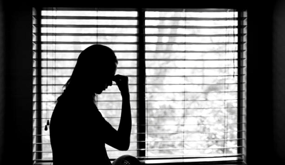 Δεν τον εμπόδισε ούτε η δικαστική απόφαση να μην πλησιάζει την αδερφή του. Συνέχεια στο σήριαλ της διαμάχης δύο αδερφών