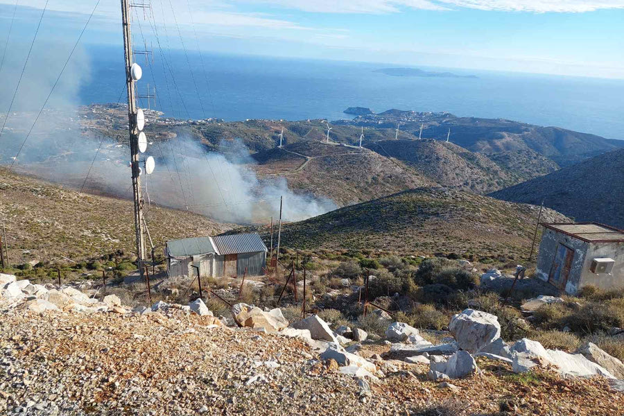 Ισχυρές δυνάμεις της Πυροσβεστικής στη φωτιά που εκδηλώθηκε  στην Αχλάδα