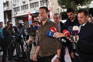 “Αντιδημοκρατική στάση” σε όσους έφυγαν καταλογίζει ο επίσημος ΣΥΡΙΖΑ