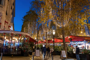 Κατάφωτα τα  Ηλύσια Πεδία με το ρεύμα ..ενός διαμερίσματος