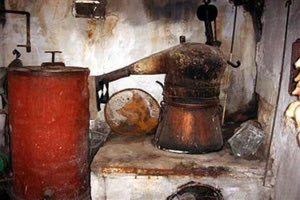 Το παράνομο ρακοκάζανο, η τεράστια ποσότητα ρακής και το πρόστιμο των δεκάδων χιλιάδων ευρώ