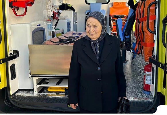 Μετά από δεκαετίες σκληρής δουλειάς δώρισε ένα ασθενοφόρο στο ΕΚΑΒ