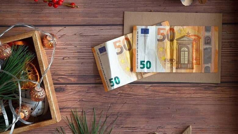 Επιδόματα κι ενισχύσεις Δεκεμβρίου: Αναλυτικά τα ποσά