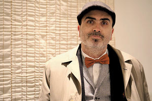 Ο ΓΝΩΣΤΟΣ ΣΥΓΓΡΑΦΕΑΣ ΚΑΙ ΕΙΚΑΣΤΙΚΟΣ ΣΤΕΛΙΟΣ ΒΙΣΚΑΔΟΥΡΑΚΗΣ ΜΙΛΑ ΣΤΗΝ «Π» ΜΕ ΑΦΟΡΜΗ ΤΟ ΝΕΟ ΤΟΥ ΒΙΒΛΙΟ «Έχω κατά κάποιον τρόπο εμμονή με την πόλη μου, το Ηράκλειο»