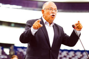 Ωραίος ο Δημητράκης! Μονοκατοικία στο Νέο Ψυχικό αγόρασε το 2021 ο ευρωβουλευτής του ΣΥΡΙΖΑ, Δημήτρης Παπαδημούλης, όπως προκύπτει από τη δήλωση πόθεν έσχες που υπέβαλε.