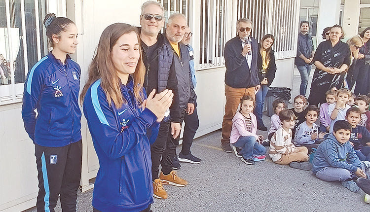   Σε Δημοτικά του Ηρακλείου βρέθηκαν και χθες οι παίκτριες της Εθνικής