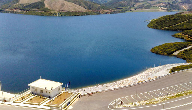 Εμβληματικά θεωρούνται τα συνοδά έργα του φράγματος Ποταμών