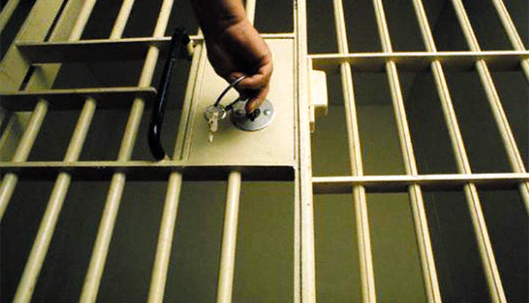 Μαζί στις διαρρήξεις, μαζί και στα κρατητήρια πατέρας και γιος