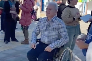 καλοκαιρινος στο αναπηρικο καροτσακι