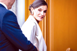 Αναστάτωση έχουν προκαλέσει στα ισπανικά ΜΜΕ οι ισχυρισμοί του πρώην συζύγου της αδερφής της βασίλισσας Λετίθια, Jaime Del Burgo, ότι κάποτε είχαν ερωτική σχέση και ότι ήταν έτοιμος να την παντρευτεί