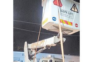 Η ΠΟΡΤΑ ΚΑΙ Ο ΚΑΚΟΣ ΜΑΣ Ο ΚΑΙΡΟΣ Από θαύμα δεν θρηνήσαμε θύματα