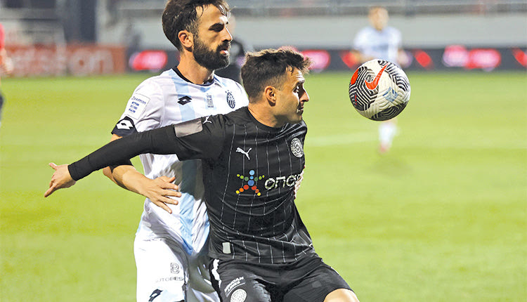   Γκαγέγος με τον Παπασάββα στο χθεσινό ματς